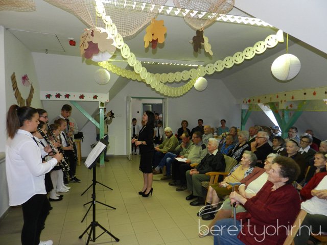 Az időseket köszöntötték 14